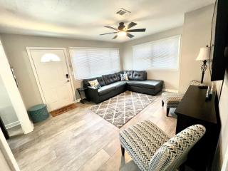 4/2 Home Close to Beach, Centrally located! - Gulfport - 9