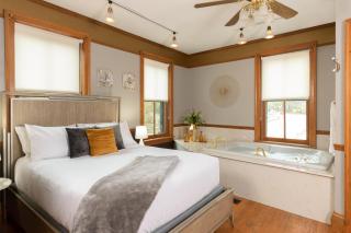 Riverboat Suites - Galena - 8