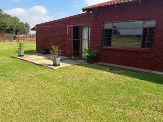 Fabulous AirBnB for Leisure and Business Comfort - 4