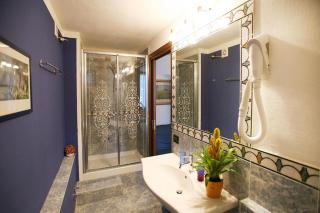 Wonderful Lake View Apartments with Pool with Breakfast GARDASEE - Torri del Benaco - 3