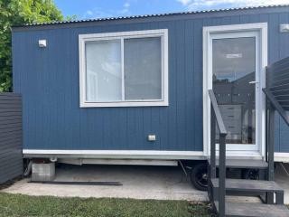 Sweet Cute blue tiny home with Pool and 2 minute drive to the beach - Wollongong - 0