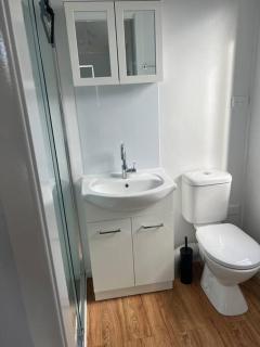 Sweet Cute blue tiny home with Pool and 2 minute drive to the beach - Wollongong - 1