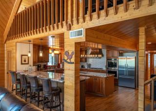 The Lodge Large Cabin, 17 Acres, Playground, Forest Access - 9