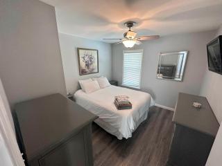 Charming Duplex on Main - 4