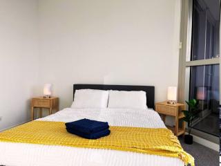 West Side Place Melbourne CBD w/Balcony, City Views + Pool, Sauna & Gym - 3