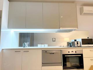 Inner City Skyline Studio W-Gym, Pool, WiFi, near SkyBus, Tram and Train Station - Melbourne - 7