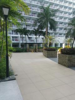 Shell Family Suites Ocean & MOA view - 2