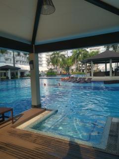 Shell Family Suites Ocean & MOA view - 1