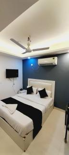 Hotel International Embassy Suites Near Delhi Airport - 2