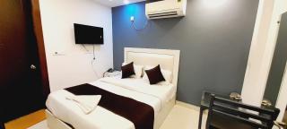 Hotel International Embassy Suites Near Delhi Airport - 9