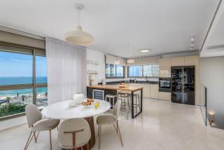 #Breathtaking 4BR/3BA Duplex Seafront - Tel Aviv - 8