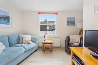3 Bell Court - Large Apartment close to Historic Market and Quay - 0