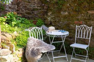 3 Bell Court - Large Apartment close to Historic Market and Quay - 9