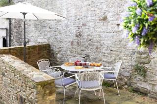 3 Bell Court - Large Apartment close to Historic Market and Quay - 8