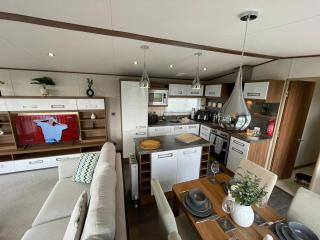 Golden Anchor - The Milano - Coastal Caravan Breaks - Chapel Saint Leonards - 3