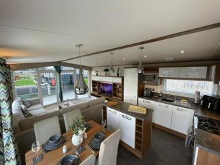 Golden Anchor - The Milano - Coastal Caravan Breaks - Chapel Saint Leonards - 5