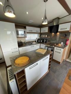 Golden Anchor - The Milano - Coastal Caravan Breaks - Chapel Saint Leonards - 4