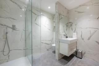 *RE7C* Ground floor room, For your most relaxed & Cosy stay + Free Parking + Free Fast WiFi * - 8