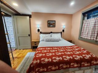 The Orca Suite- Bearskin Neck Rockport- Steps to all - 6
