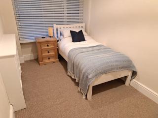 Upperton Hideaway Garden Apartment - 8