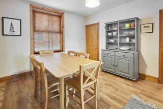 Oswy Street, Whitby. Sleeps up to 7 guests - 9