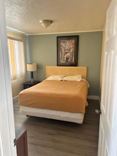 Sunparlor Motel - Leamington - 7