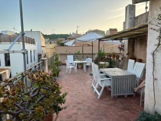NOTARIA-Apartamento y Estudio en casco antiguo, al lado de playa, Rambla y Monasterio, con acceso a terraza ajardinada - Sant Feliu de Guíxols - 0
