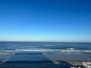 Direct ocean front view 1 bedroom Open Pool Ocean J - Daytona Beach - 4