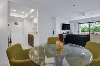 Modern Plaza Villas Oasis - Meredith Lodging - Palm Springs - 4