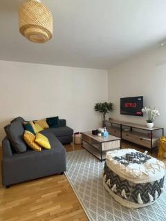 PARIS-MONTROUGE Magnifique appartement 3 pièces de 75m2 avec PARKING - très cosy pour 1 - 8 personnes refait à NEUF -ENTIRE APARTMENT LUXURIOUS AND WARM -Montrouge Paris 14ème - Proche Aéroport Orly Parc Expositions Porte de Versailles FREE WIFI GRATUIT - Montrouge - 5