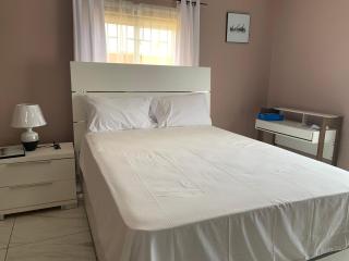 TOWNHOUSE GET-a-WAY - 9