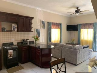 TOWNHOUSE GET-a-WAY - 2