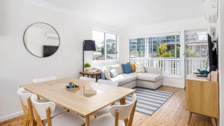 Shoal Bay Beach House Three - 4