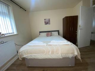 PnG Suites - Abernant Rooms Shared Facilities - Manchester - 7
