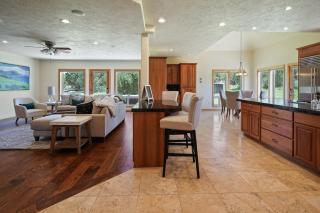 Family-Friendly Dara Oaks Home with Private Hot Tub and BBQ on the Deck home - Bend - 5