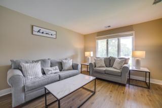 Renovated Munster Condo - 15 Mi to Lake Michigan! - Munster - 7