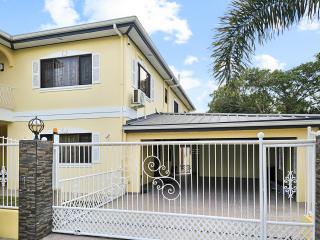 The Green Palms Getaway, Palmiste, San Fernando - 6 BR 4 Bath 12 guests - 8