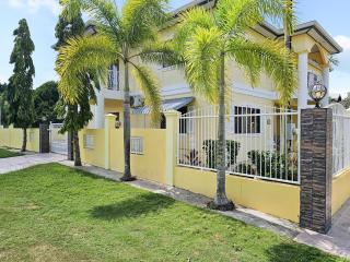 The Green Palms Getaway, Palmiste, San Fernando - 6 BR 4 Bath 12 guests - - 7