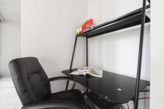 Central Sleek City Living close to Everything - 8