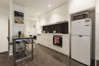Peaceful Urban Living in the Heart of the Action - Melbourne - 2