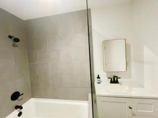 Modern Gem 2 miles from Sofi - Los Angeles - 2