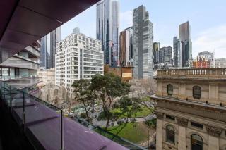 City Living Made Easy on Swanston St with Parking - 1