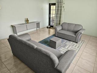 The Green Palms Getaway, Palmiste, San Fernando - 6 BR 4 Bath 12 guests - - 1