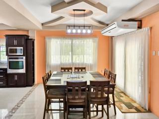 The Green Palms Getaway, Palmiste, San Fernando - 6 BR 4 Bath 12 guests - - 2
