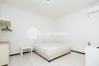 Dukuh Kupang Residence Mitra RedDoorz - Surabaya - 5
