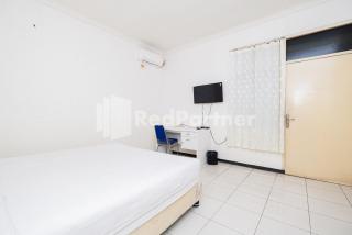Dukuh Kupang Residence Mitra RedDoorz - Surabaya - 6