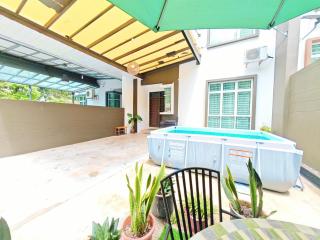 Ocean 25 Shamrock Beach Big Group 6 Bedroom 5 Bathroom with Pool - Tanjung Bungah - 0