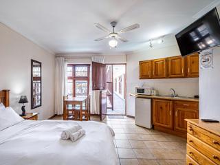 5 Third Avenue Guesthouse - 4