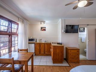 5 Third Avenue Guesthouse - 2