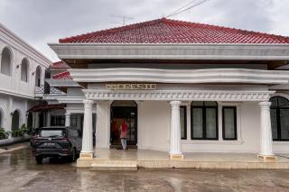 Moresto Hotel Mitra RedDoorz - Kedaton - 0